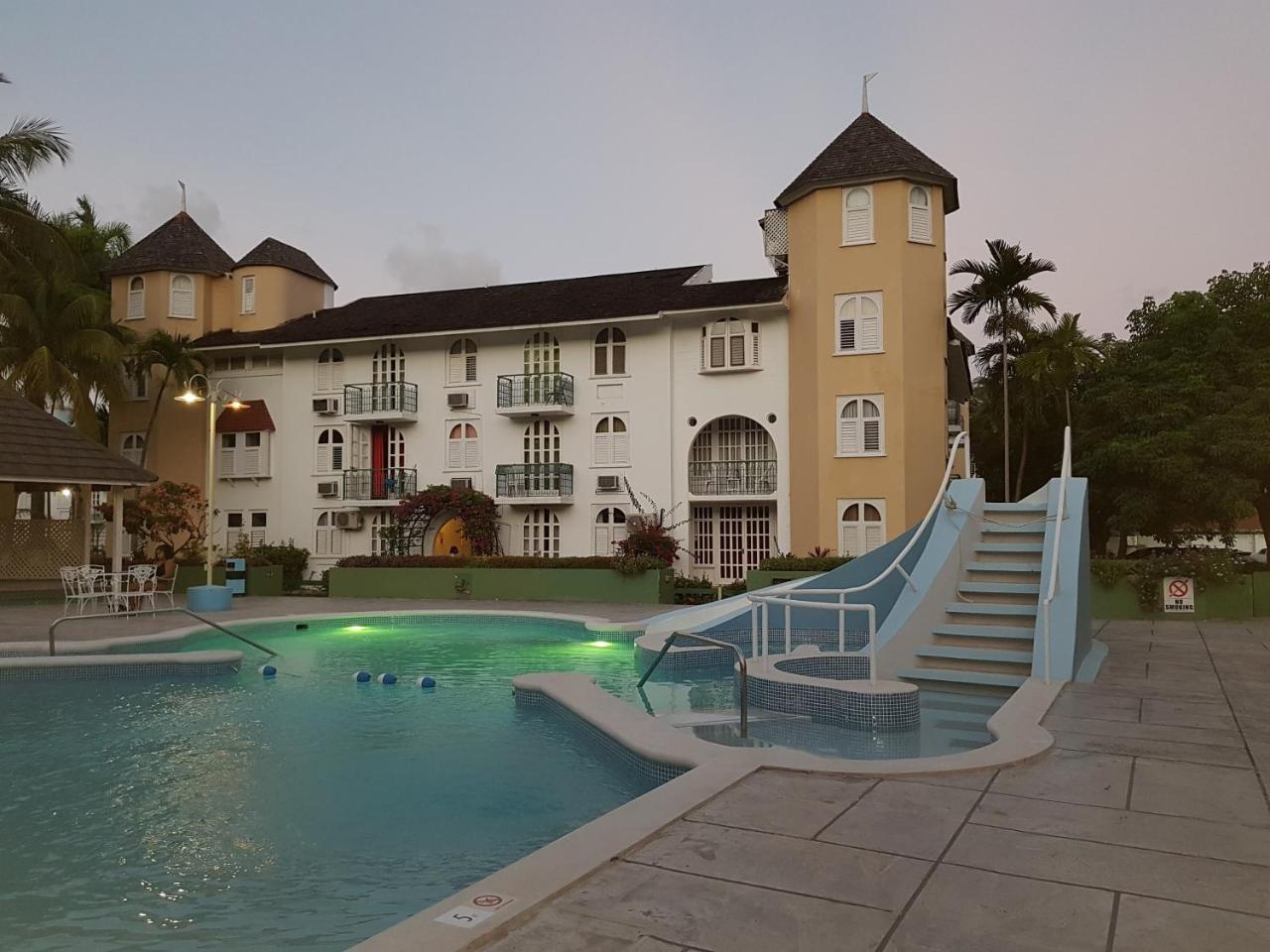 Apartment Treasure At Sandcastles Ocho Rios Buitenkant foto